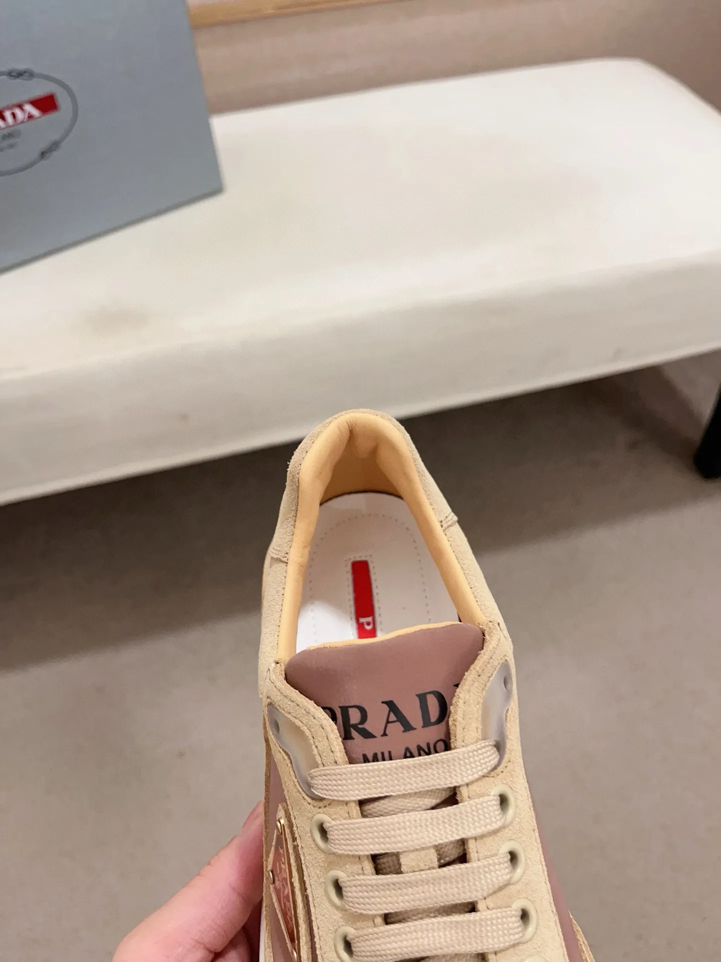 Men's Men's Shoes 💰 580💰 ✔️✔️✔️High-quality new PRADA (Prada) counters are launched simultaneously. The new men's shoes and 😘fabric are made of selected first-layer cowhide and technological glue-spraying technology. Lining: Full cowhide lining. 👍🏿High-end☄️Open-molded non-slip rubber outsole, exquisite lines, simple and elegant, comfortable and high-end for leisure travel. Code number: 38 to 44 (can be customized to 45, non-refundable!